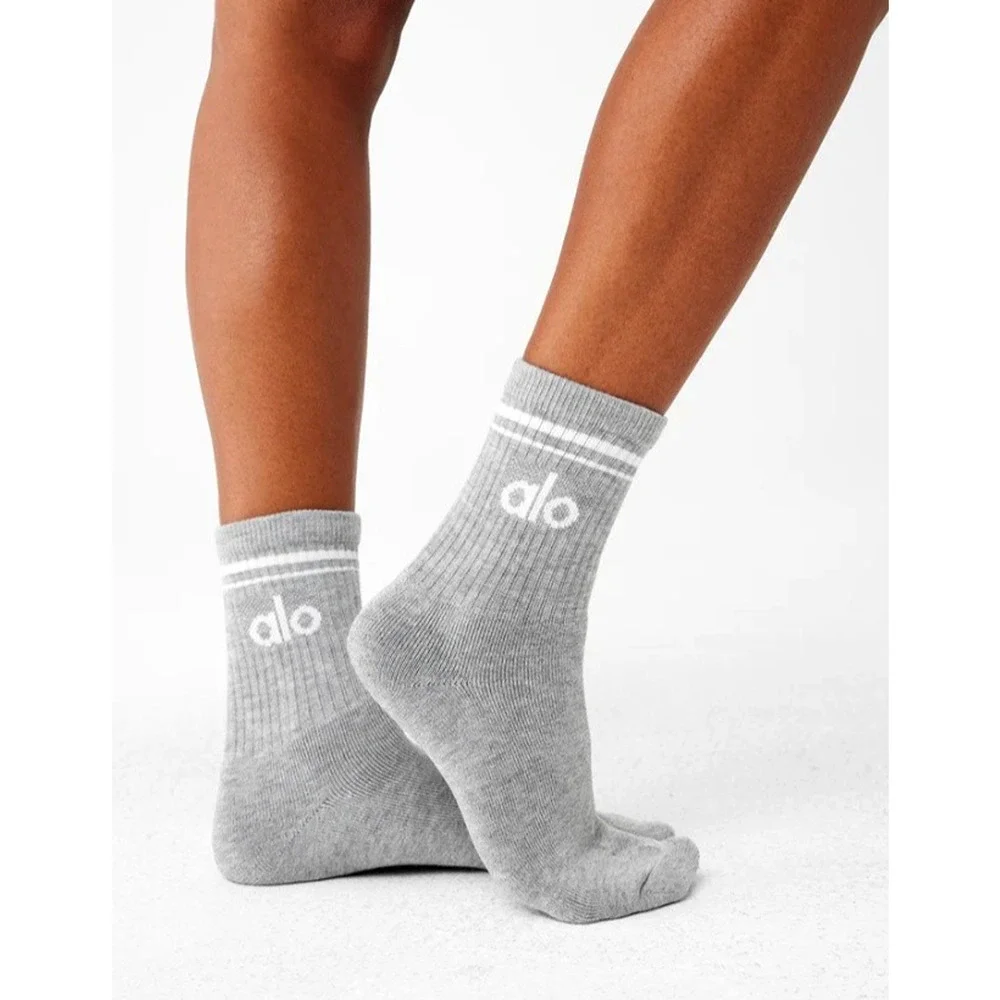 Alo Yoga Unisex Half-Crew Throwback Socks Wintar Frost Size Small NWT $34